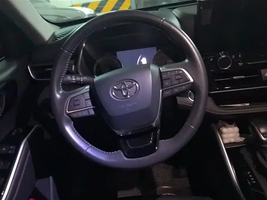 Toyota Highlander 2022 — фото 15