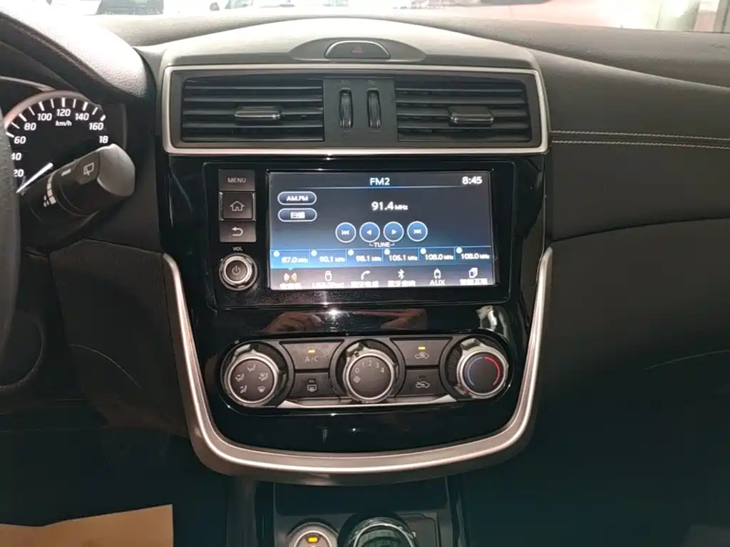 Nissan Tiida 2018 — фото 13
