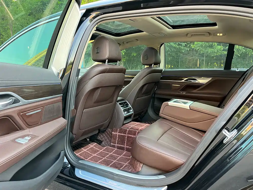 BMW 7 Series 2017 — фото 15