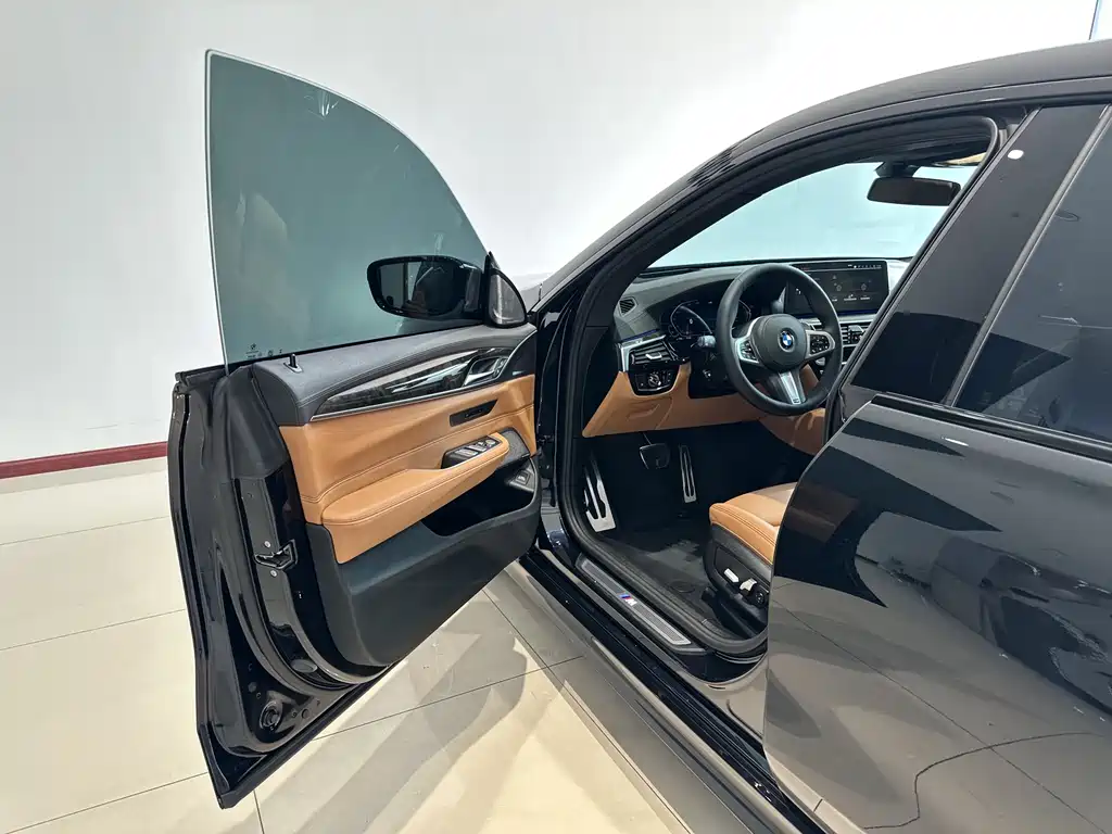 BMW 6 Series GT 2024 — фото 13