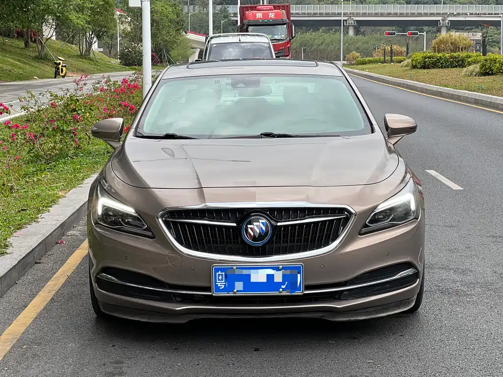 Buick LaCrosse 2017 — фото 2