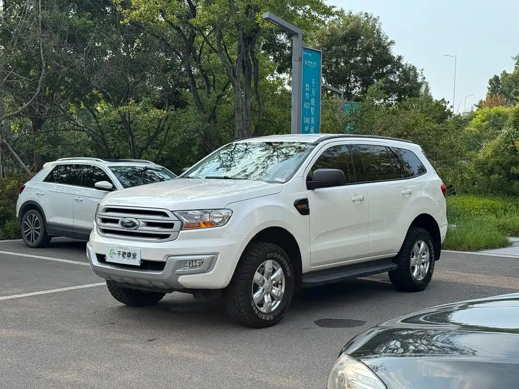 Ford Everest 2018 — фото 1