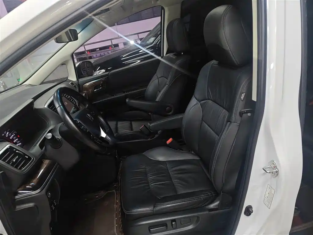 Honda Odyssey 2018 — фото 12