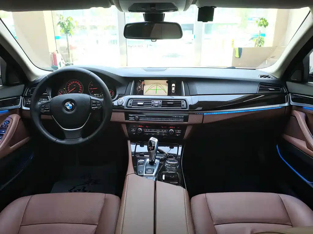 BMW 5 Series 2016 — фото 16
