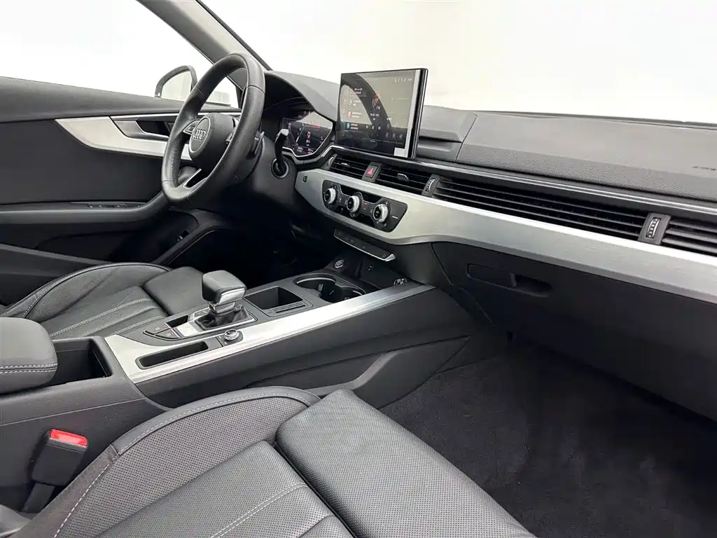 Audi A4L 2023 — фото 17