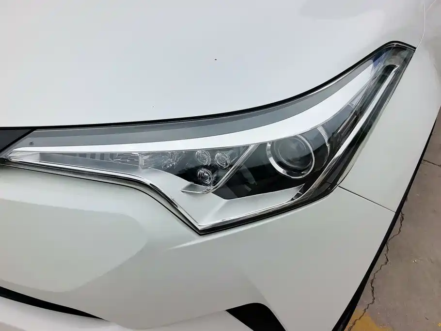 Toyota C-HR 2020 — фото 5