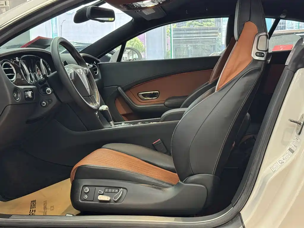 Bentley Continental 2018 — фото 14