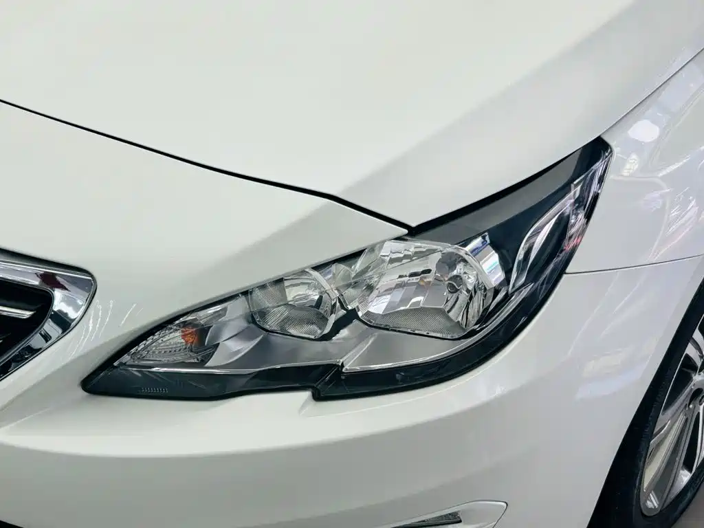 Peugeot 408 2016 — фото 11