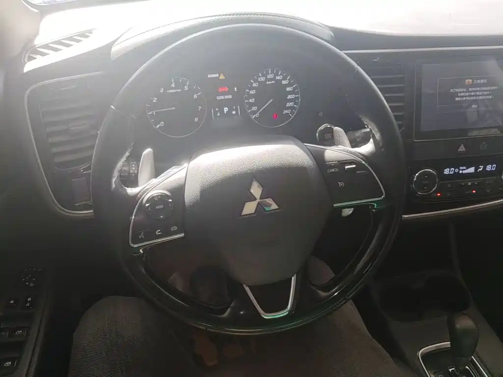Mitsubishi Outlander 2017 — фото 11