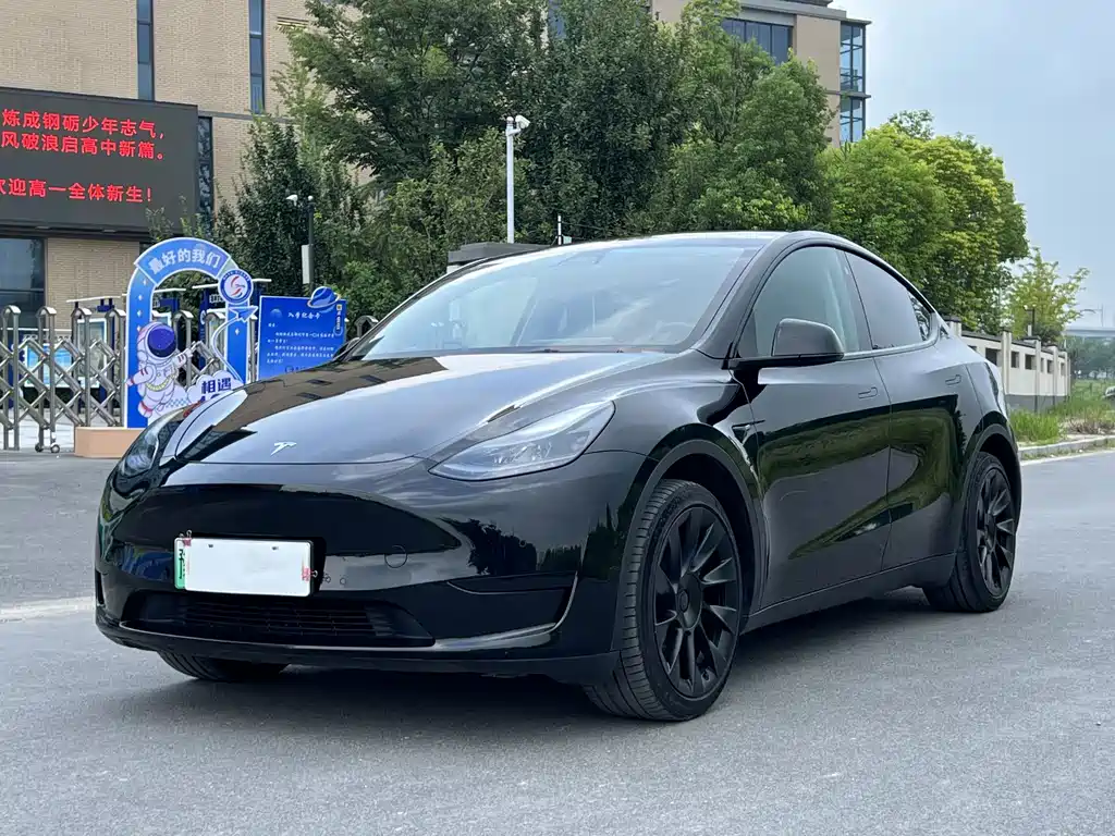 Tesla Model Y 2023 — фото 1