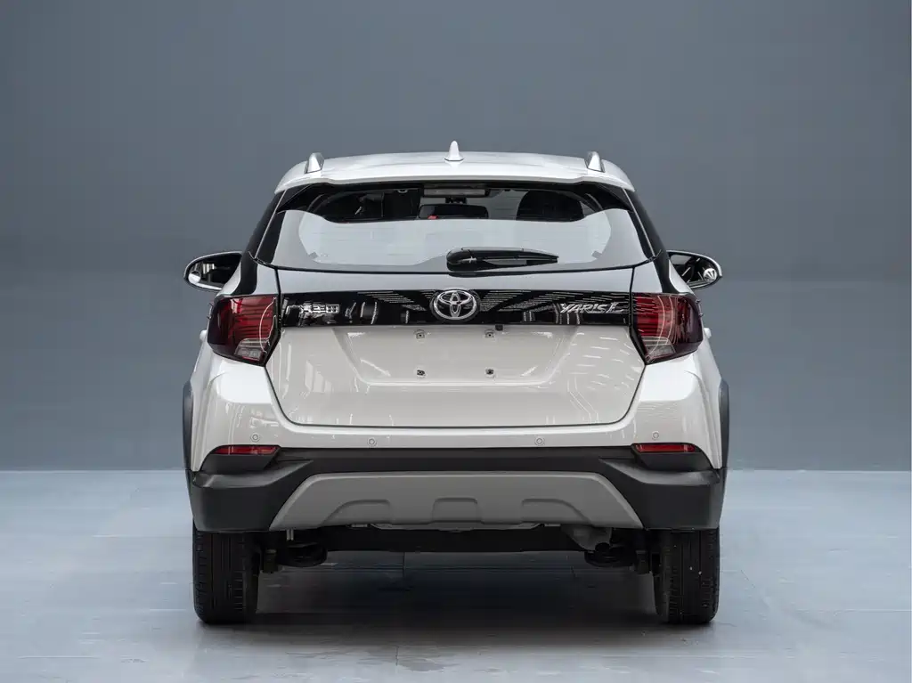 Toyota Yaris L 2023 — фото 11