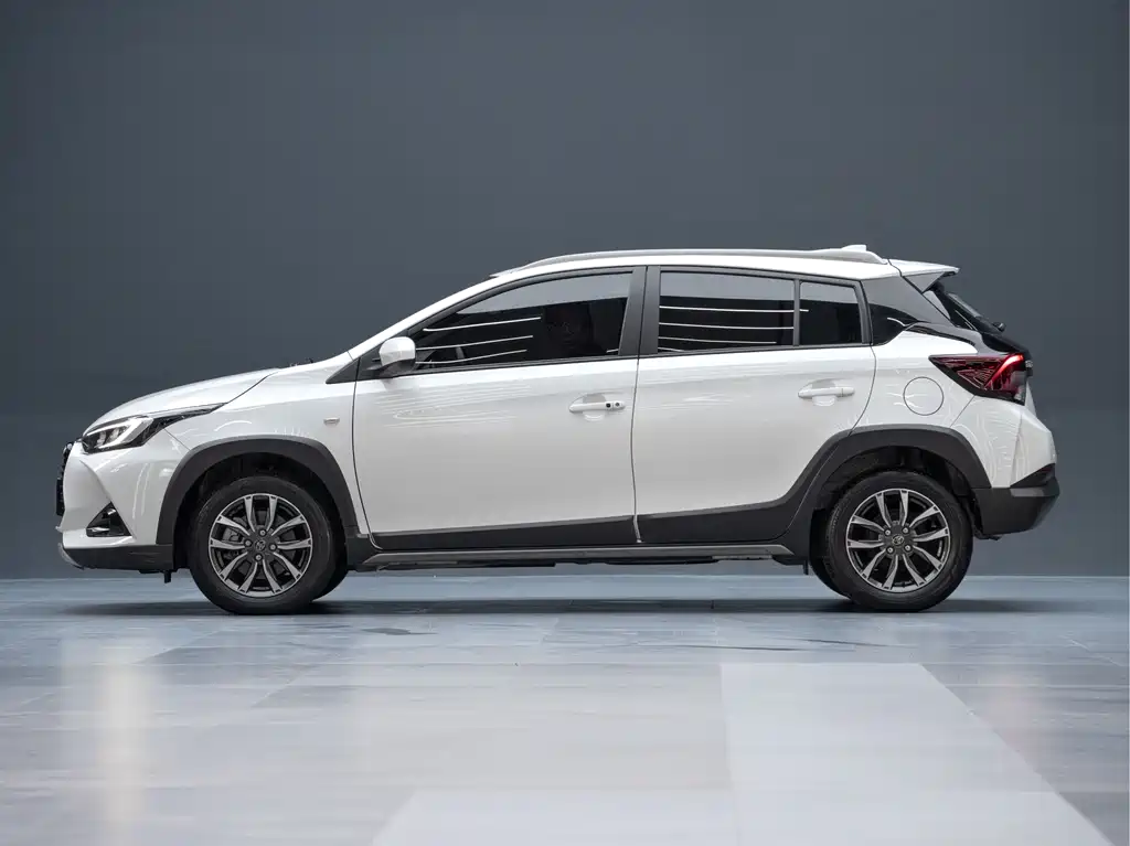 Toyota Yaris L 2023 — фото 8