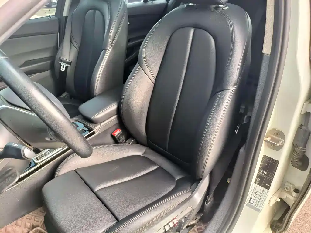 BMW 1 Series 2018 — фото 16
