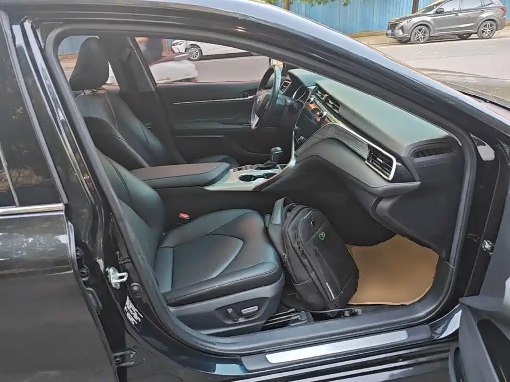 Toyota Camry 2020 — фото 25