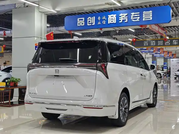Buick GL8 2025