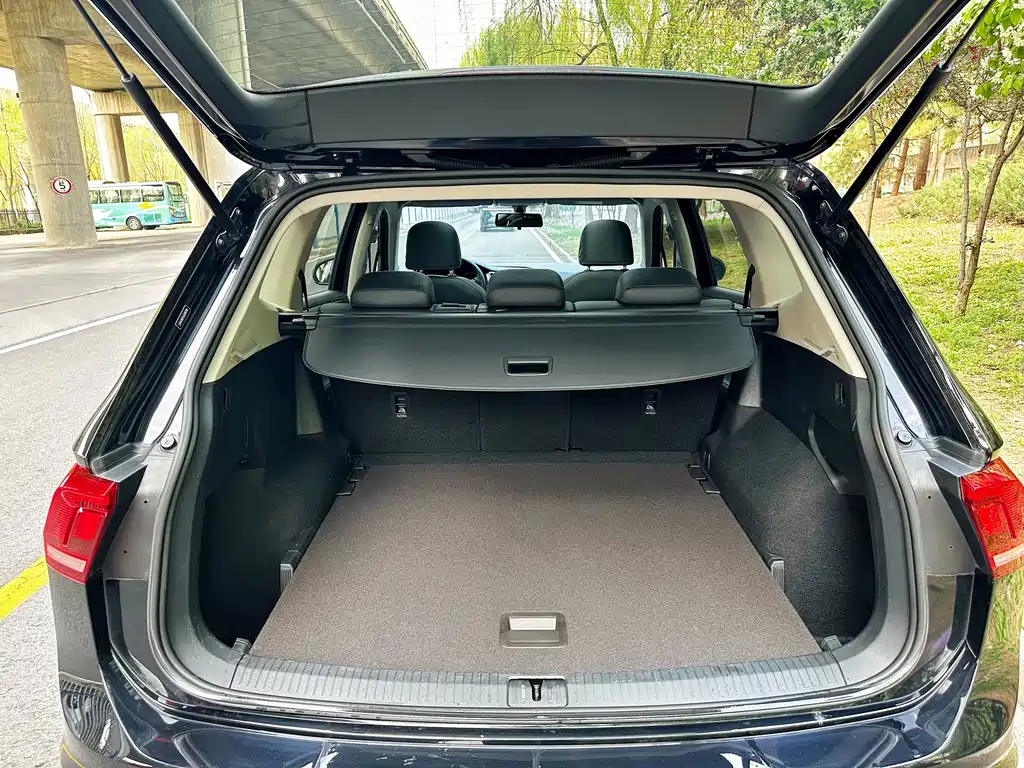 Volkswagen Tiguan L 2020 — фото 12