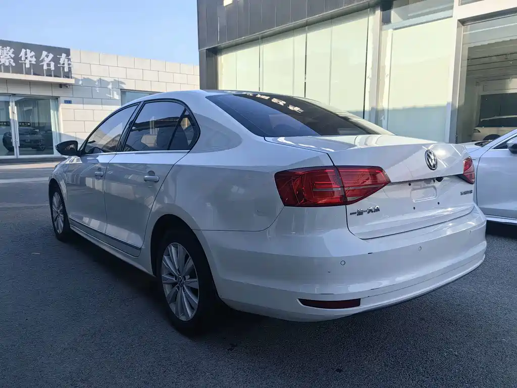 Volkswagen Sagitar 2016