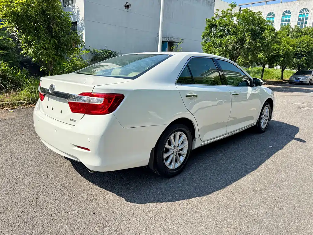 Toyota Camry 2012 — фото 7