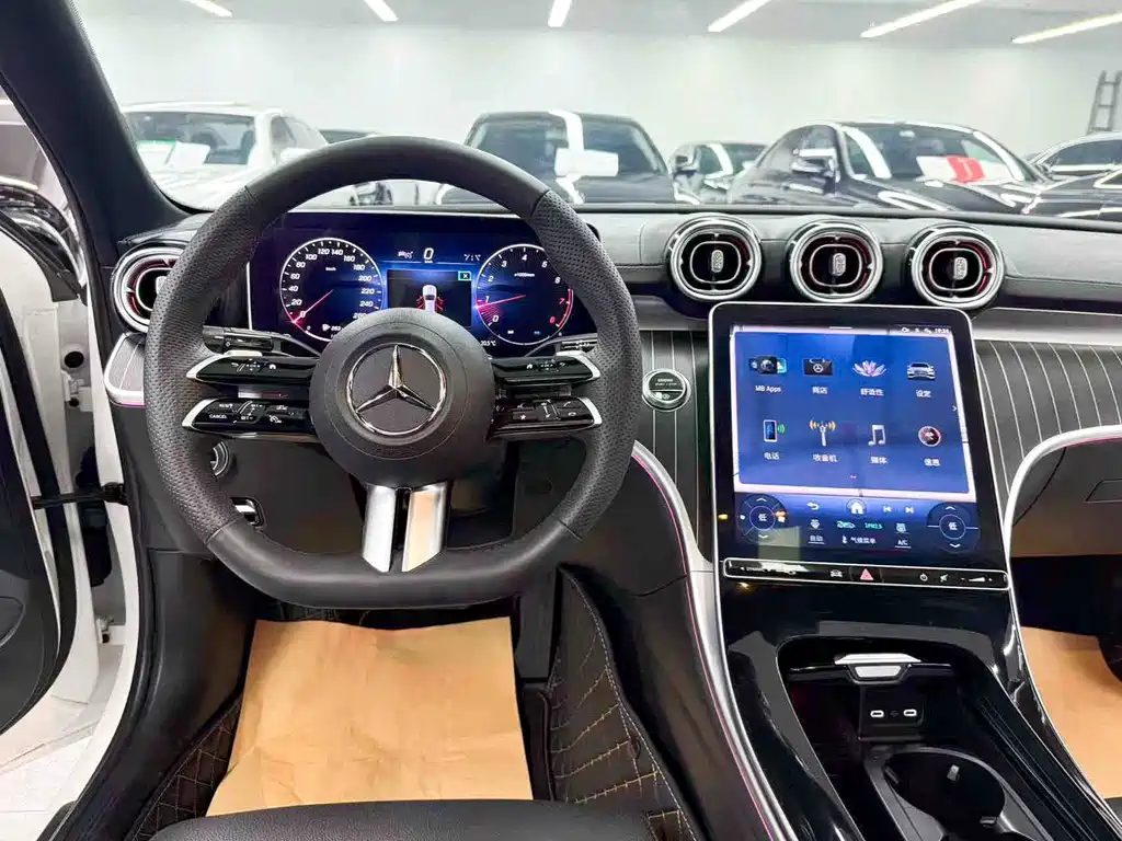 Mercedes-Benz C-Class 2024 — фото 16