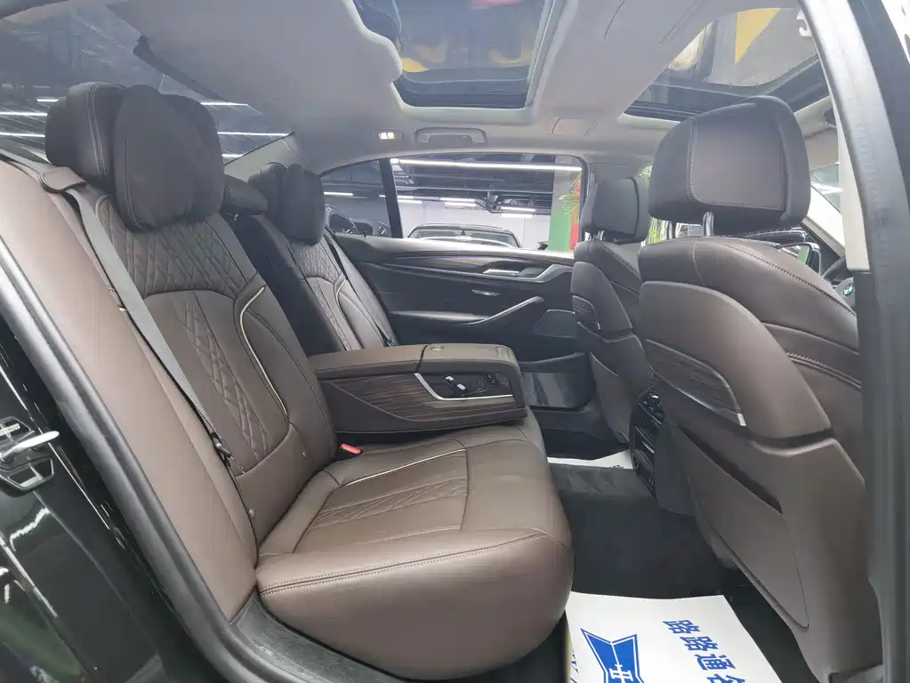 BMW 5 Series New Energy 2020 — фото 9