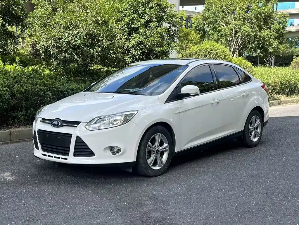 Ford Focus 2013 — фото 1