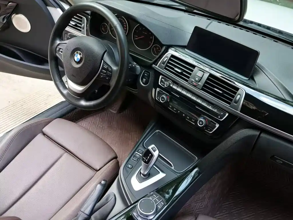 BMW 3 Series 2019 — фото 9