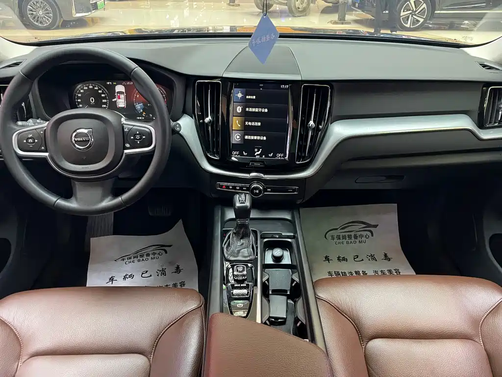 Volvo XC60 2018 — фото 10