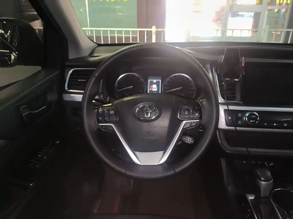 Toyota Highlander 2019 — фото 11