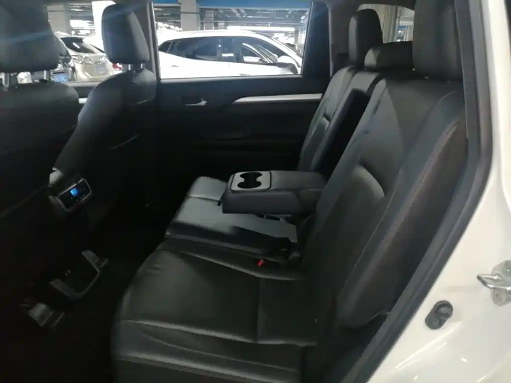 Toyota Highlander 2019 — фото 17