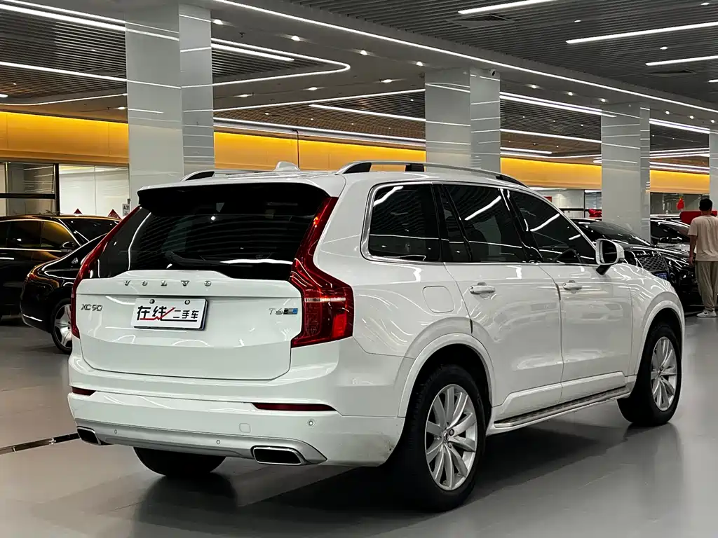 Volvo XC90 2018 — фото 10