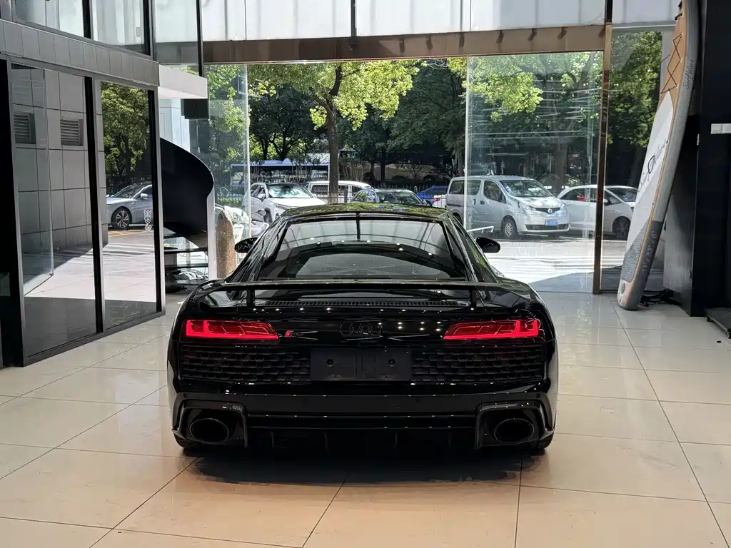 Audi R8 2023 — фото 8
