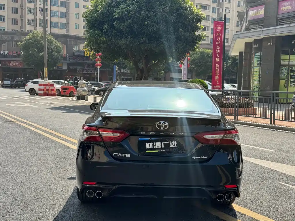 Toyota Camry 2019 — фото 12