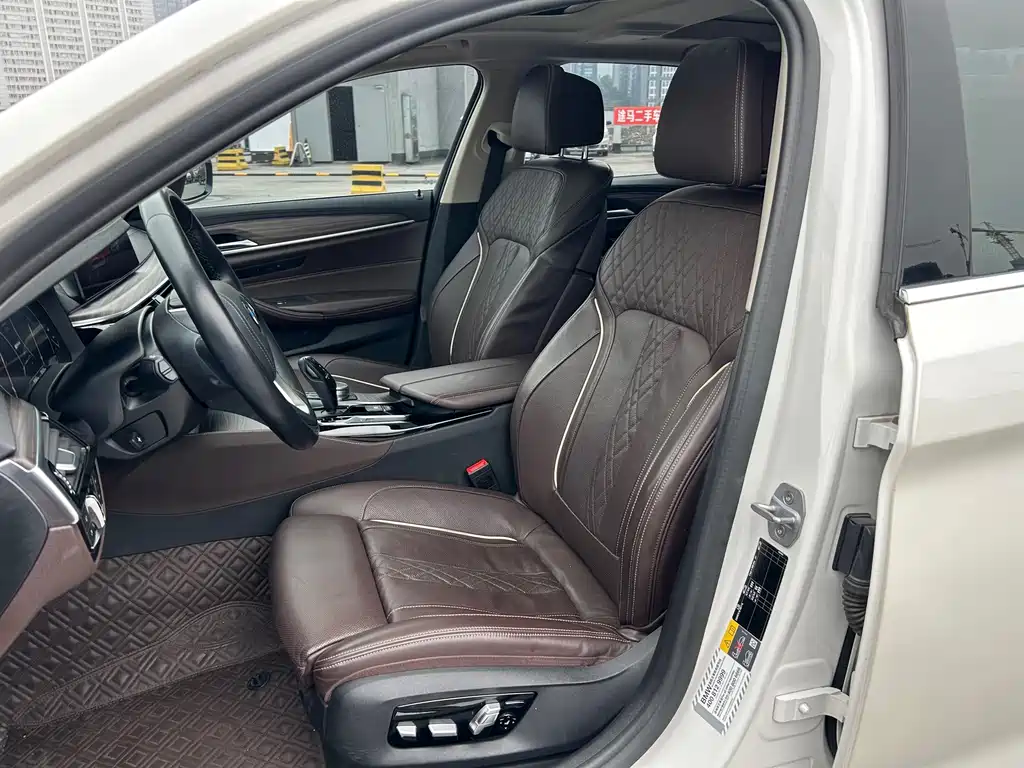 BMW 5 Series New Energy 2019 — фото 10