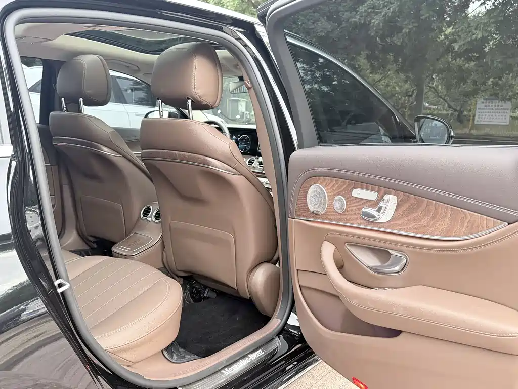 Mercedes-Benz E-Class 2023 — фото 14