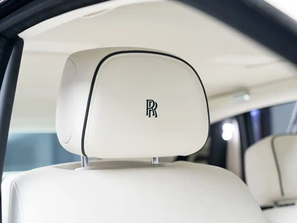 Rolls-Royce Phantom 2018 — фото 22