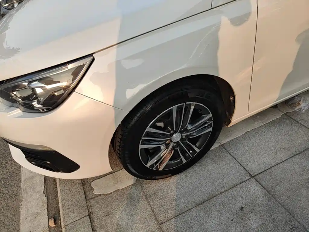 Peugeot 308 2018 — фото 15