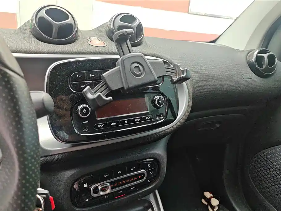 smart Fortwo 2018 — фото 13
