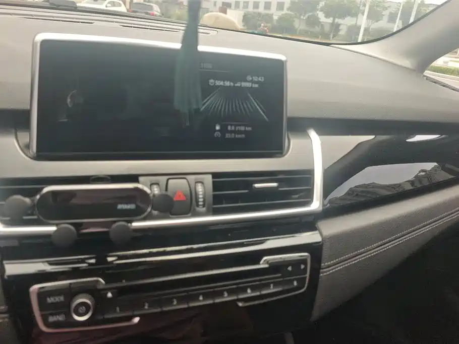 BMW 2 Series Active Tourer 2017 — фото 13