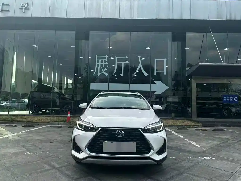 Toyota Yaris L 2021 — фото 2
