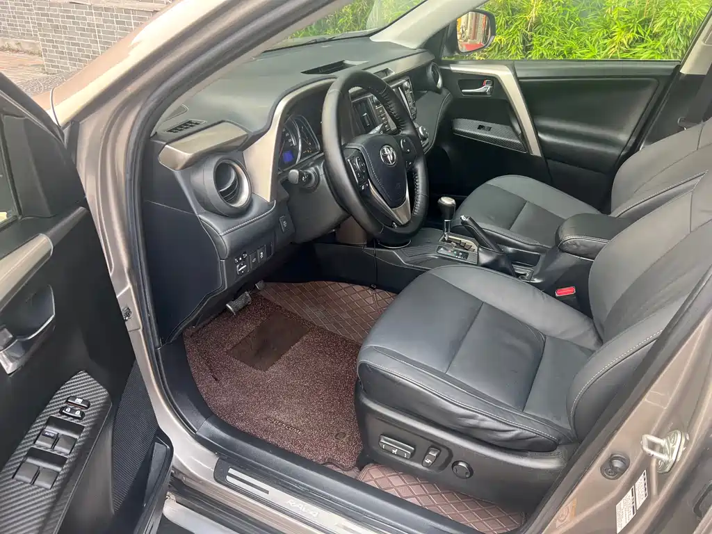 Toyota RAV4 2015 — фото 8