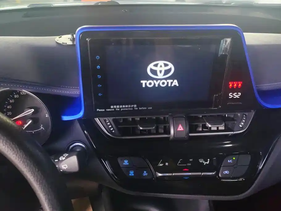Toyota C-HR 2021 — фото 13