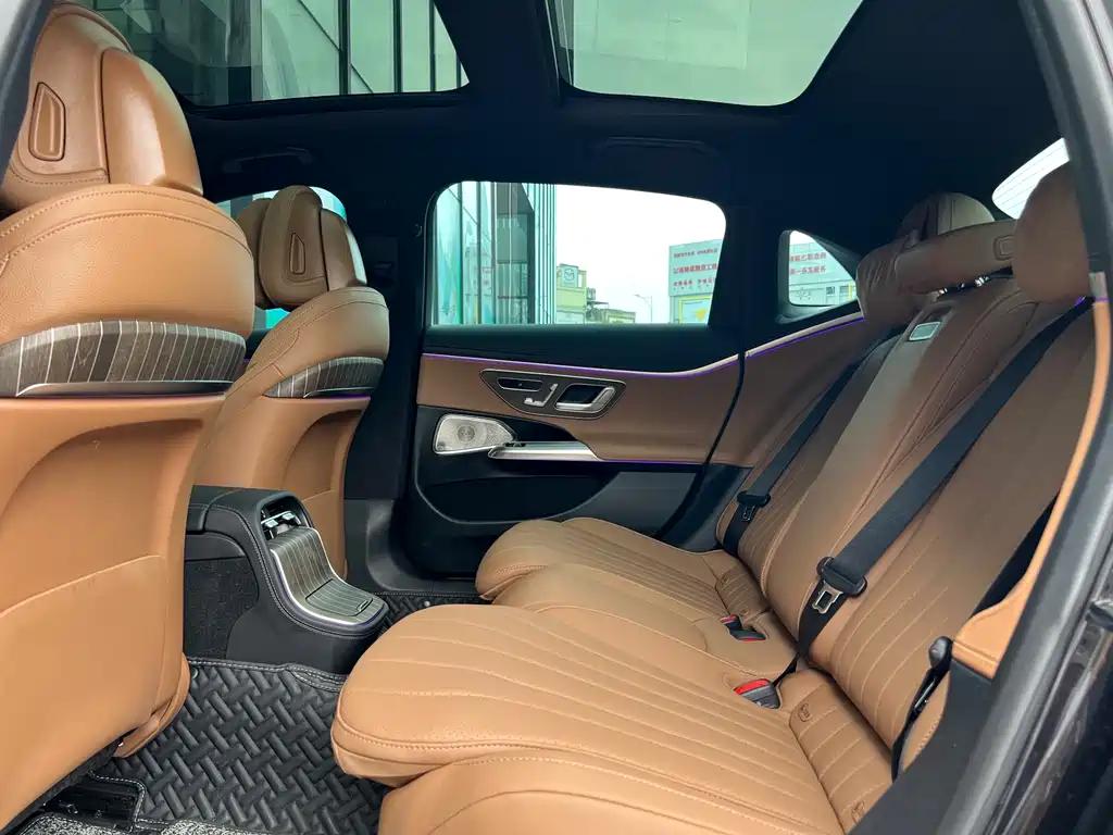 Mercedes-Benz E-Class 2025 — фото 17