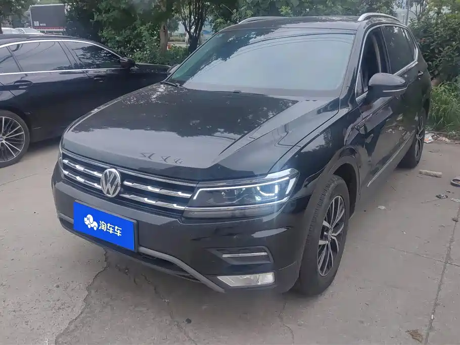 Volkswagen Tiguan L 2018 — фото 1