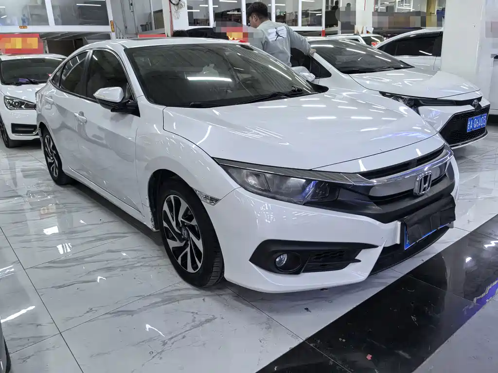 Honda Civic 2018 — фото 3