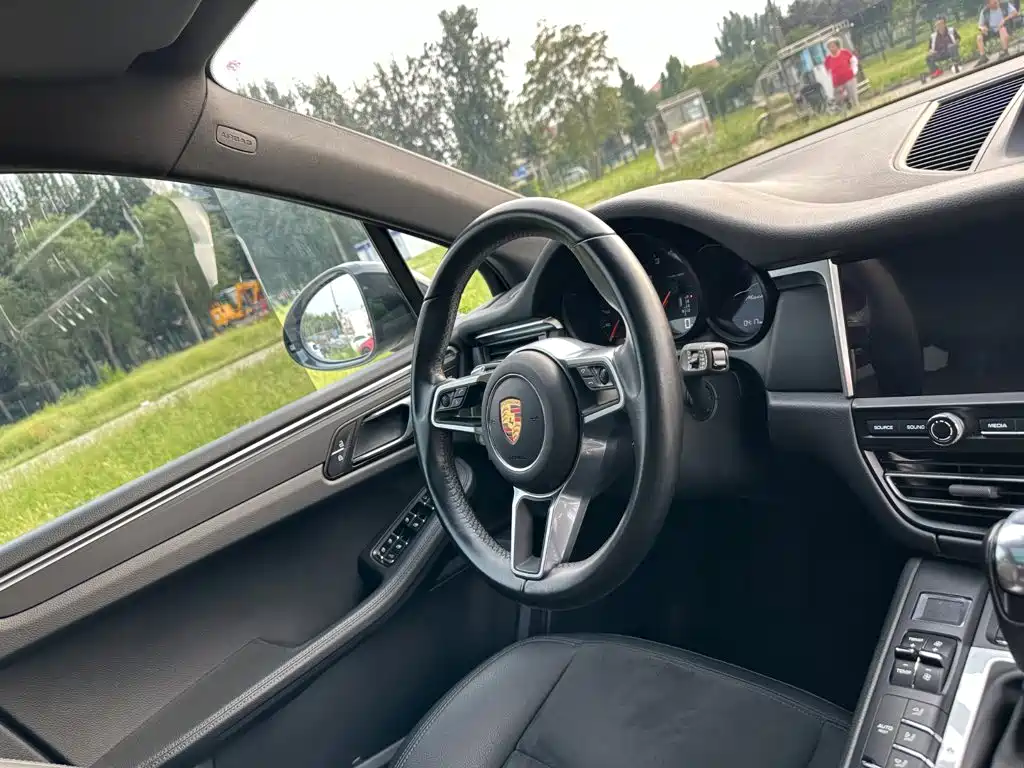 Porsche Macan 2020 — фото 19