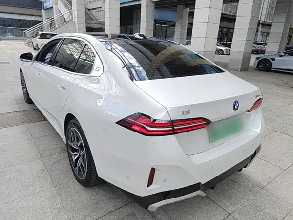 BMW i5 2024