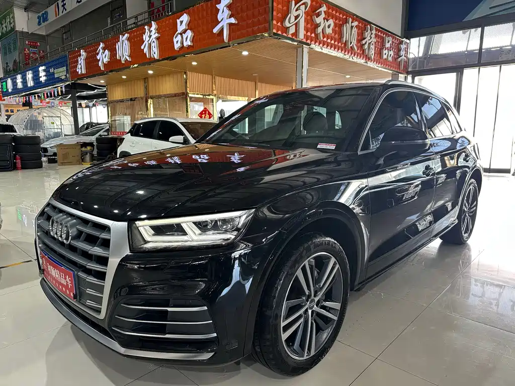 Audi Q5L 2021 — фото 1