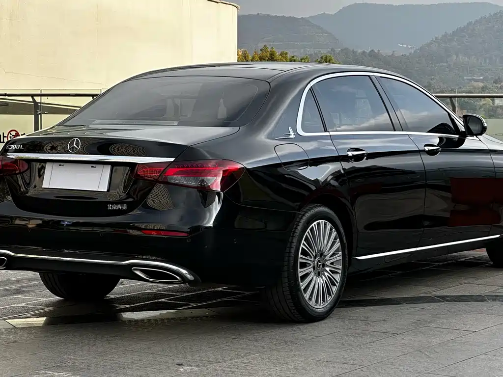 Mercedes-Benz E-Class 2022 — фото 11