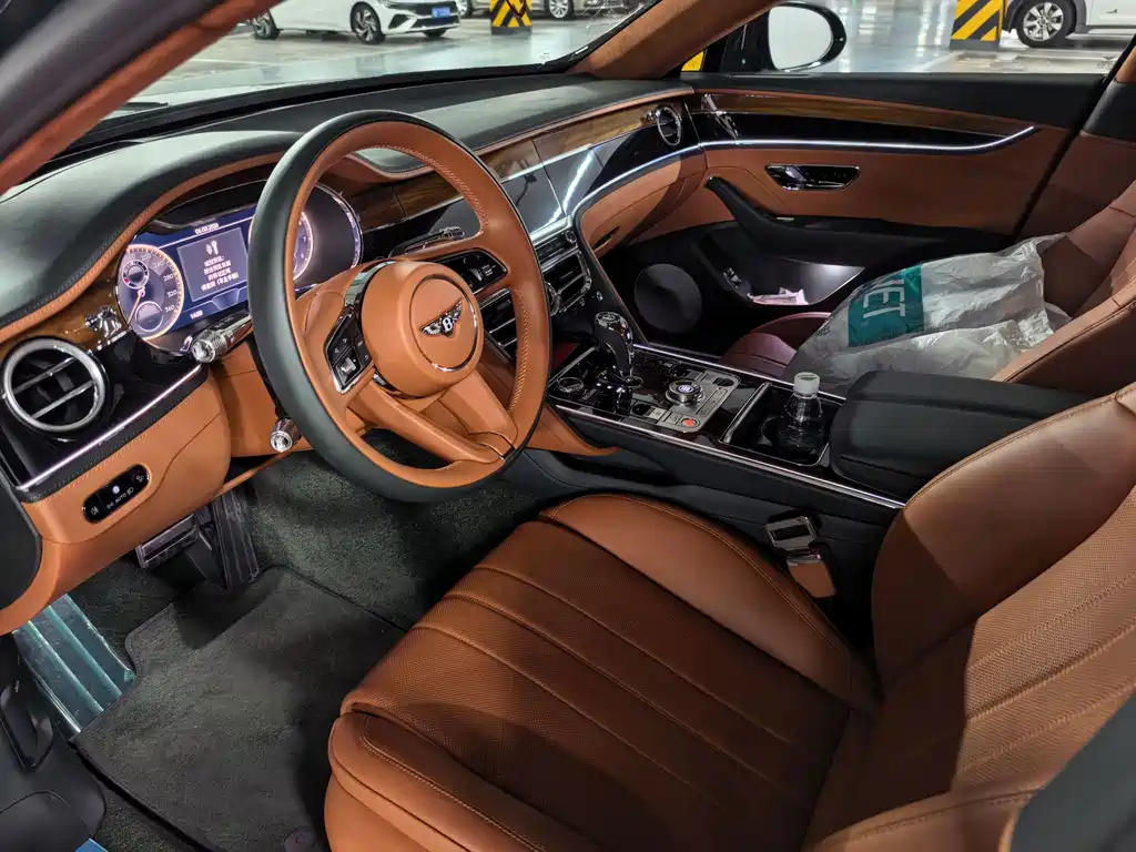 Bentley Flying Spur 2022 — фото 4
