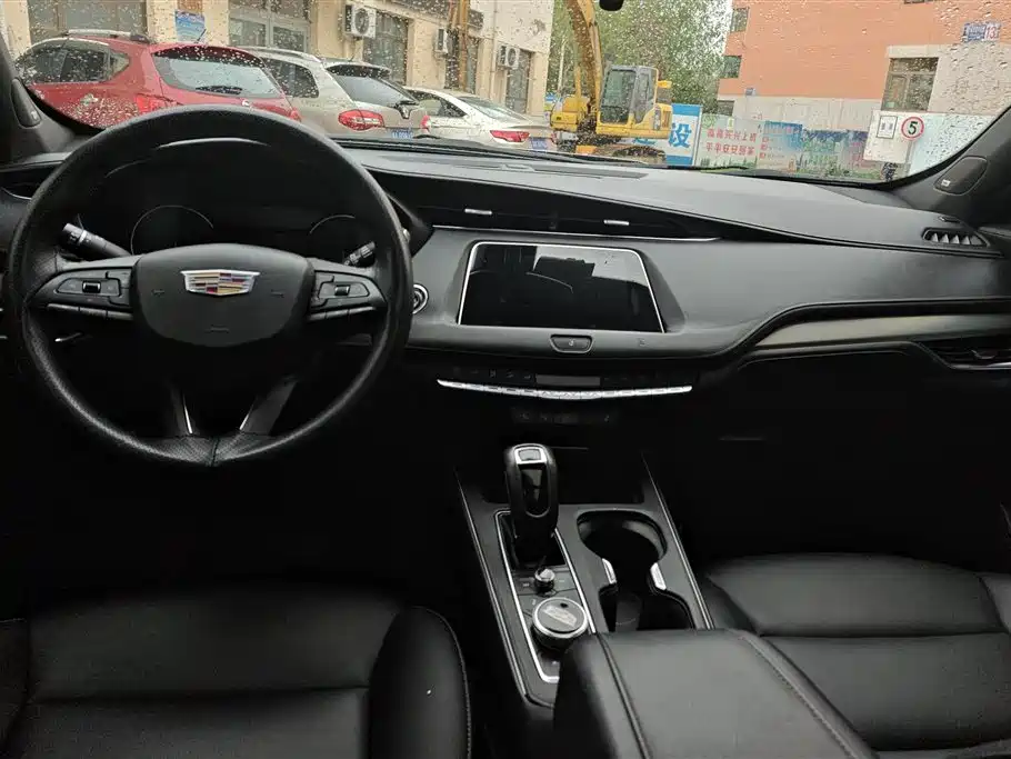 Cadillac XT4 2019 — фото 12